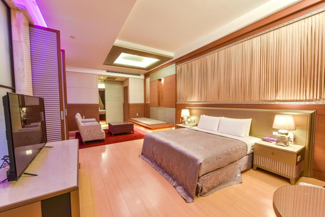 Purple Garden Motel Гаосюн Экстерьер фото