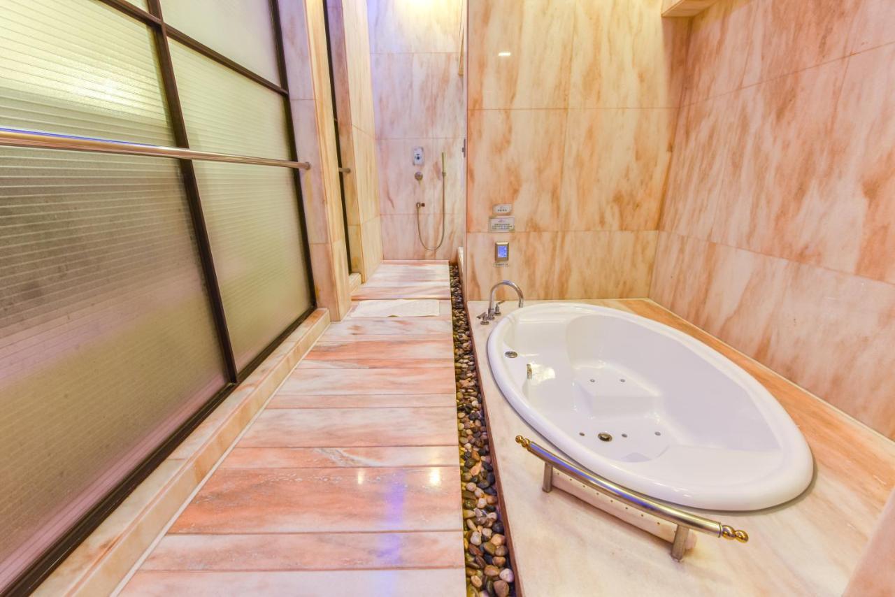Purple Garden Motel Гаосюн Экстерьер фото